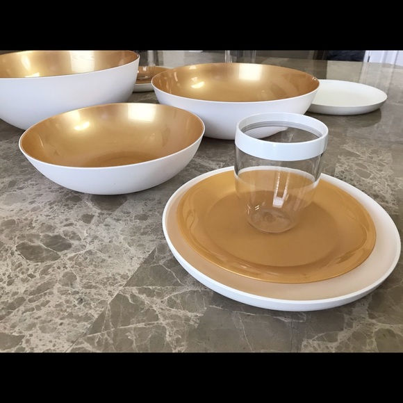 Tupperware Gold Chic Dining Set - Picture 4 of 8